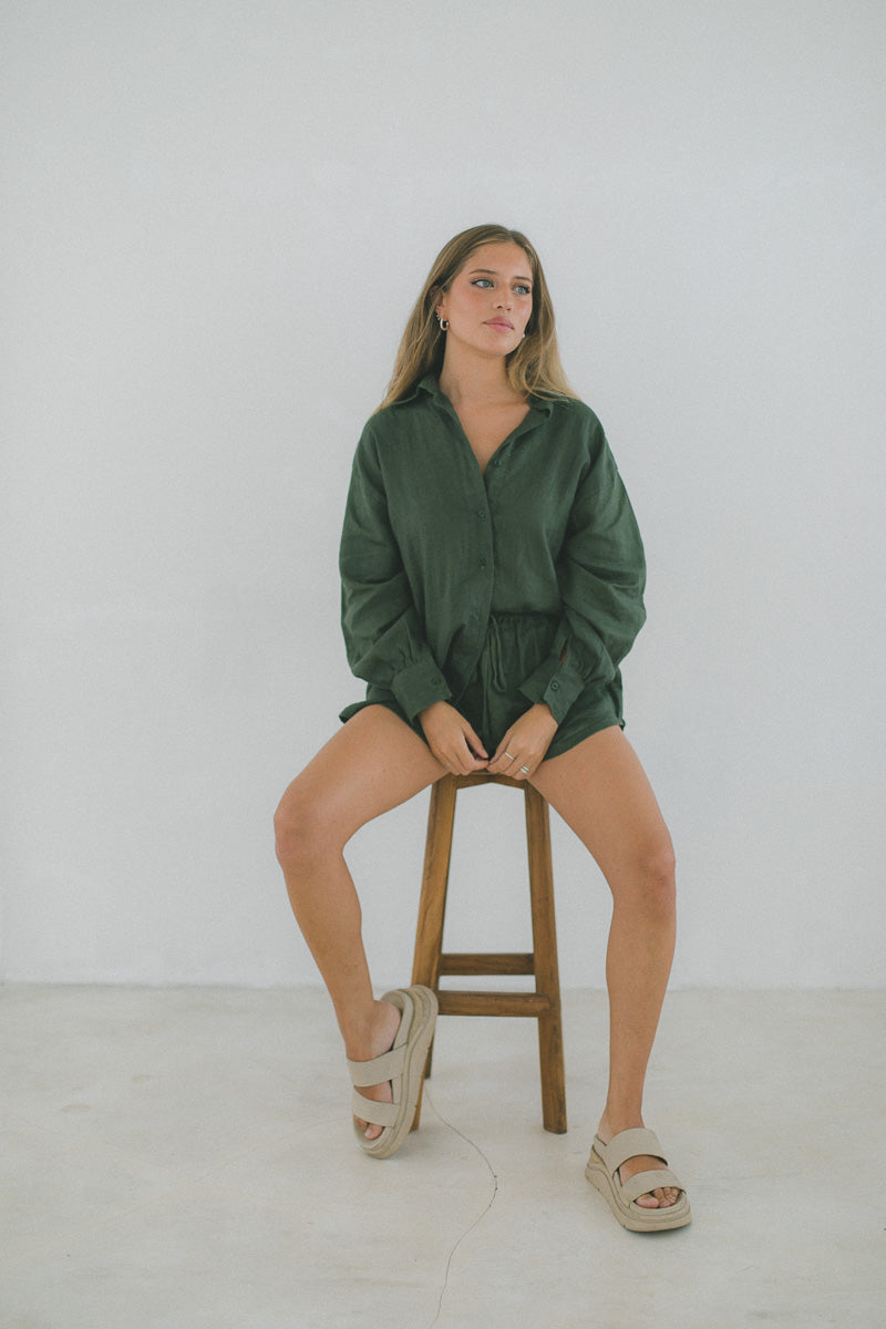 Akura The Label │ Vera Shorts in 100% Linen, Pine Green 5