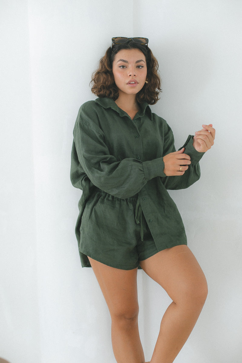 Akura The Label │ Vera Shorts in 100% Linen, Pine Green 4